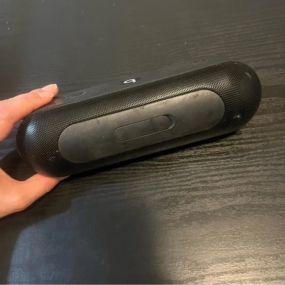 Beats Pill Wireless Bluetooth Speaker - Picture 4 of 4